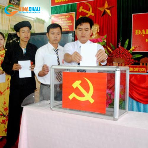 Hòm phiếu đại hội chi bộ