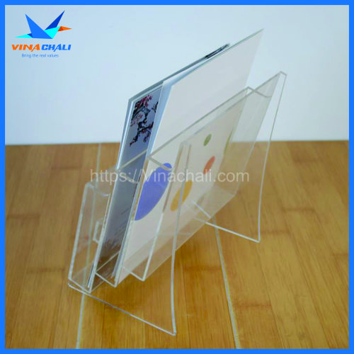 ke-dung-to-roi-a4-3-tang-1-3 Kệ mica đựng tờ rơi A4 3 tầng 3