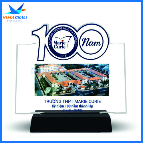 Kỷ niệm chương thành lập trường 8