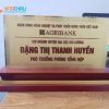 Biển Chức Danh Để Bàn Đế Gỗ Mặt Đồng Ăn Mòn 10