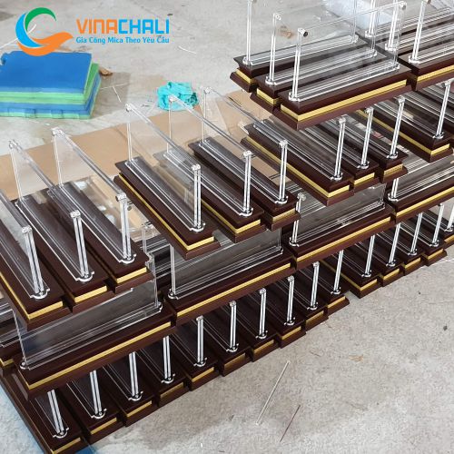 Làm biển chức danh đẹp chất lượng cao