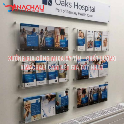 Bảng Mica Để Tờ Rơi Treo Tường 2