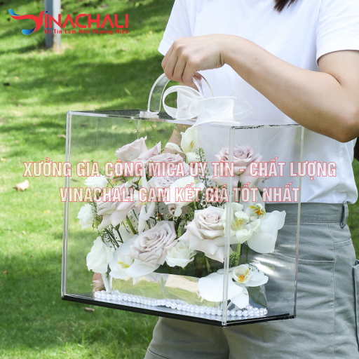 Giỏ Hoa Trái Tim Xách Tay Mica 3