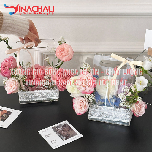 Giỏ mica cắm hoa trong suốt
